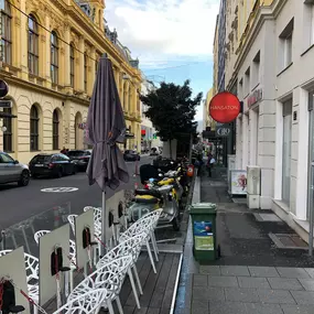 Hansaton Hörkompetenz-Zentrum Bismarckstraße 2, Linz von rechts kommend