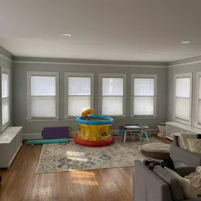 Perfect lighting for playtime! Our trilight shades offer the ultimate versatility for your family room. ????️???? Whether it’s a bright day full of games or a dim setting for movie nights, these shades provide just the right ambiance. Family time, tailored just right!