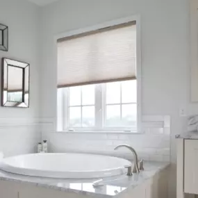 Cellular shades in the bathroom are the perfect blend of privacy, style, and energy efficiency. Their unique honeycomb design helps insulate your space, keeping it cooler in the summer and warmer in the winter—all while looking sleek and modern. ????✨ Let’s find the perfect shade for your bathroom retreat!