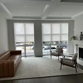 Simple, clean, and perfect for city living ????️✨ These roller shades in Logan Square offer privacy without blocking the light - ideal for bright spaces with street-facing windows. A sleek touch for this modern setup! ????