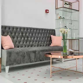 Bild von Queen Seating Upholstery