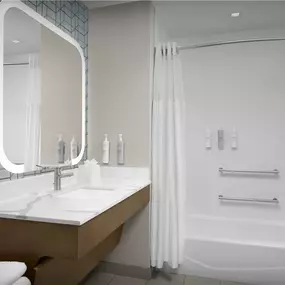 Guest room bath