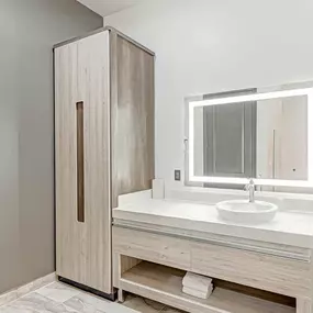 King Kitchenette Bathroom