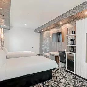 Double Queen Guestroom