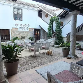 CasaCuquiOrgaz_Patio-800x500.jpg