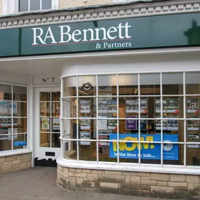 Bild von R A Bennett Estate Agent Dursley