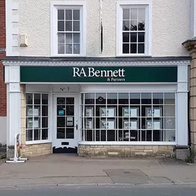 Bild von R A Bennett Estate Agents Dursley