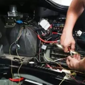 Bild von Meisterwerk Autoteile / Autoersatzteile, Servicematerial, Motorenöle, Autobatterien