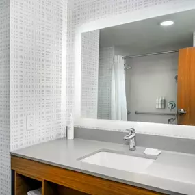 Guest room bath