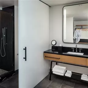 Guest room bath