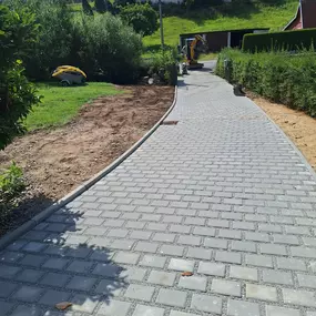 Bild von T&P Meerane GmbH | Bagger • Pflastern • Hausmeisterdienst • Grünpflege