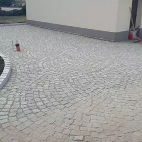 Bild von T&P Meerane GmbH | Bagger • Pflastern • Hausmeisterdienst • Grünpflege