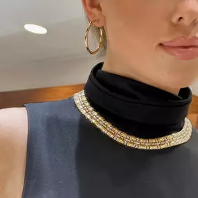 You're so golden ✨ this Estate case wide two tone necklace is the perfect classic statement piece!