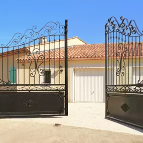 M&D Ironwork-puertas de metal