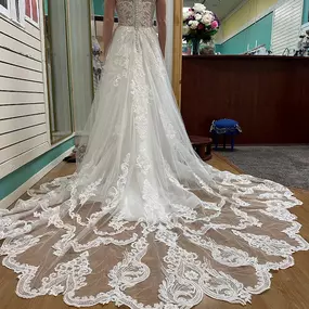 Alterations, repairs, and custom-made clothing—your perfect fit starts at Unique Alterations in St. Paul, MN. Walk in and let’s get started!