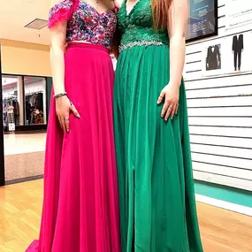 Perfect fit, perfect confidence! Unique Alterations in St. Paul, MN, ensures your event dress looks stunning. Walk in today for professional tailoring!