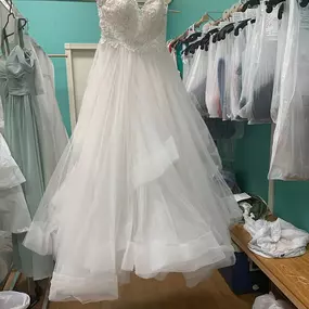 Give your favorite clothes a new life with Unique Alterations in St. Paul, MN. From repurposing to repairs, we’ll make them look like new—come see us today!