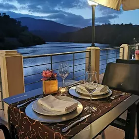 balneario_historico_de_cortegada_terraza_noche.jpg