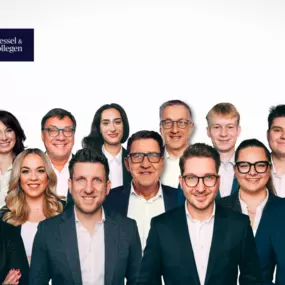 Teamfoto - AXA Versicherung Wessel & Kollegen oHG - Kfz-Versicherung in Nürnberg