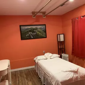 As Licensed massage professionals, my intention is to provide quality care, 
inspire others toward better health, and utilize my training and experience 
in therapeutic bodywork to put your mind and body at ease.