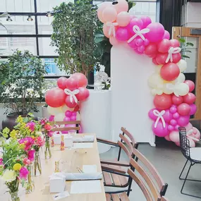 Bild von Party On Butler | Pittsburgh Balloons