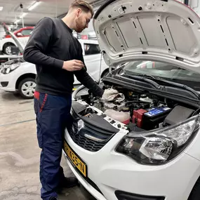 Bild von APK en autoservice Vakgarage Eigenraam Vlaardingen