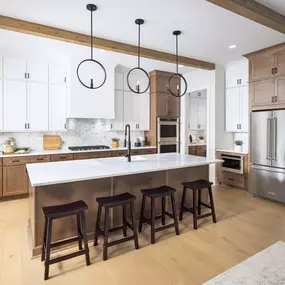 Well-equipped gourmet kitchens