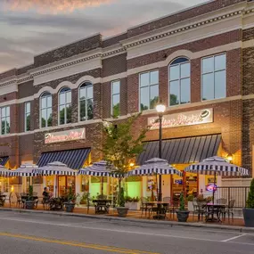 Incredible shopping and dining nearby