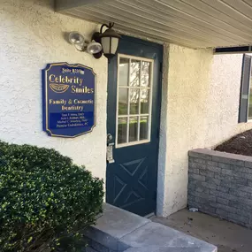 Celebrity Smiles dental office exterior 2