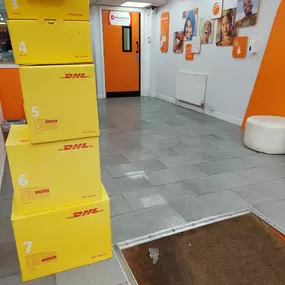 Bild von DHL Express Service Point (Ria Money Transfer East Ham - iPayOn)