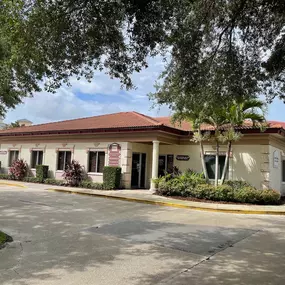 At Venice Comprehensive Dentistry we are committed to uncompromised personal service and excellence in general, implant, restorative and sedation dentistry. Drs. Ryan Holbrook and Nicole Swanson are recognized as the Best in Dental Implants in Venice, FL by the readers of the Venice Gondolier.  We are a comprehensive general dentistry practice and we utilize the latest dental technologies to better serve our patients. These technologies include cone beam CT scans, digital imaging, intraoral scan