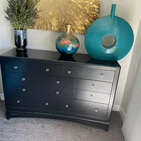 Dresser assembly