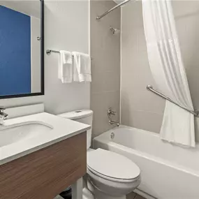 Guest room bath