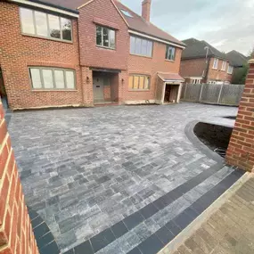Bild von Spartan Paving & Landscaping Ltd