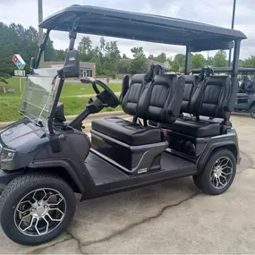 Commercial & Utility Golf Carts
✅ Best for: Work sites, campuses, and event spaces
✅ Top Features: Cargo beds, tool racks, electric/gas options
✅ Why Choose It? These carts are ideal for businesses that need efficient transportation for employees and equipment.