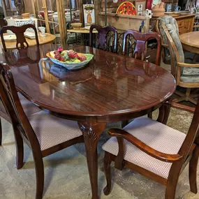 Bild von Mary's Cozy Home Furnishings