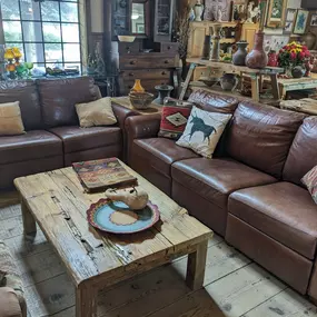 Bild von Mary's Cozy Home Furnishings