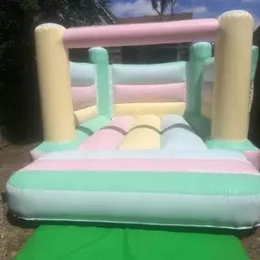 Bild von Loopylew Bouncy Castles