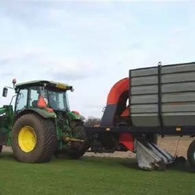 Zuigwagen op de sportvelden