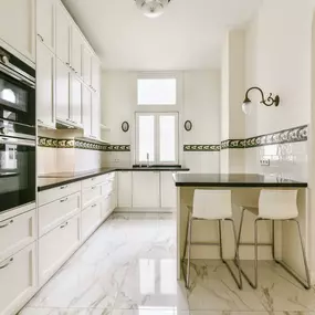 White kitchen cabinets