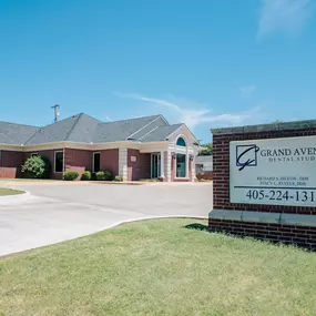 At Grand Avenue Dental Studio, we provide expert dental care for patients of all ages, from young children to seniors. Our team includes three highly skilled dentists and a dedicated staff of experienced dental professionals committed to your oral health. Using cutting-edge technology and the latest dental advancements, we’ve been keeping Chickasha families smiling for over 40 years.

Conveniently located at 720 West Grand Avenue, Chickasha, OK, we make quality dental care accessible for the who