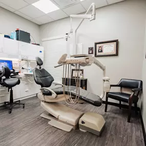 At Grand Avenue Dental Studio, we provide expert dental care for patients of all ages, from young children to seniors. Our team includes three highly skilled dentists and a dedicated staff of experienced dental professionals committed to your oral health. Using cutting-edge technology and the latest dental advancements, we’ve been keeping Chickasha families smiling for over 40 years.

Conveniently located at 720 West Grand Avenue, Chickasha, OK, we make quality dental care accessible for the who