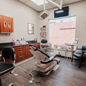 At Grand Avenue Dental Studio, we provide expert dental care for patients of all ages, from young children to seniors. Our team includes three highly skilled dentists and a dedicated staff of experienced dental professionals committed to your oral health. Using cutting-edge technology and the latest dental advancements, we’ve been keeping Chickasha families smiling for over 40 years.

Conveniently located at 720 West Grand Avenue, Chickasha, OK, we make quality dental care accessible for the who