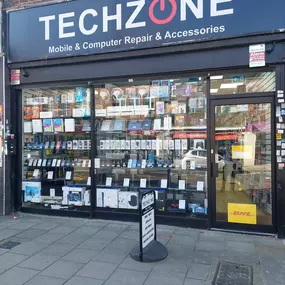 Bild von DHL Express Service Point (Techzone Ruislip - iPayOn)