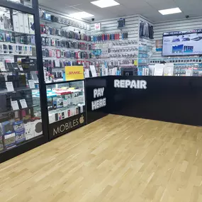 Bild von DHL Express Service Point (Techzone Ruislip - iPayOn)