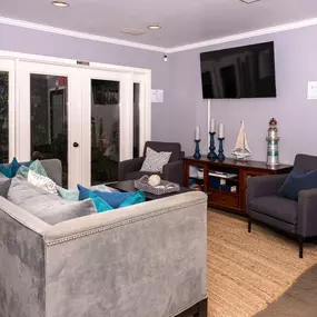 Welcoming spaces that offer comfort for your recovery.