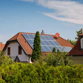 Gemeinsam entwickeln wir das für Sie passende Energiekonzept, das auf Ihre Bedürfnisse zugeschnitten ist. Unsere innovativen Lösungen geben Ihnen die Möglichkeit, unabhängiger von den Schwankungen der Strompreise zu werden.
