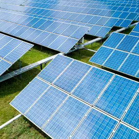 Gemeinsam entwickeln wir das für Sie passende Energiekonzept, das auf Ihre Bedürfnisse zugeschnitten ist. Unsere innovativen Lösungen geben Ihnen die Möglichkeit, unabhängiger von den Schwankungen der Strompreise zu werden.