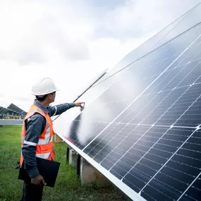 Gemeinsam entwickeln wir das für Sie passende Energiekonzept, das auf Ihre Bedürfnisse zugeschnitten ist. Unsere innovativen Lösungen geben Ihnen die Möglichkeit, unabhängiger von den Schwankungen der Strompreise zu werden.