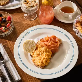 Bild von The Brush East London Grand Café
